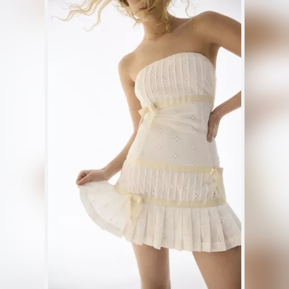 Kimchi Blue Women's White Violetta Eyelet Strapless Mini Dress LARGE - Picture 1 of 10